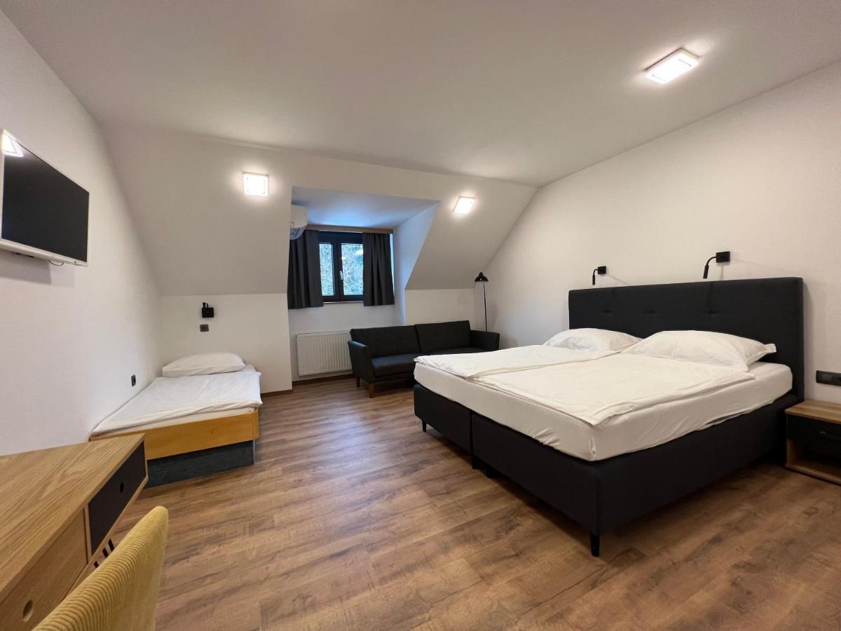 Kozjanski Dvor Podčetrtek Extérieur photo